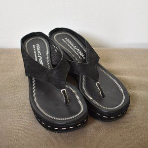 Donald J Pliner sz 7.5 M Suede Thong Sandal Wedge